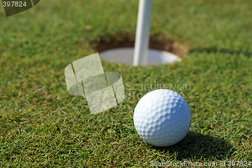 Image of Golfball in front of the hole