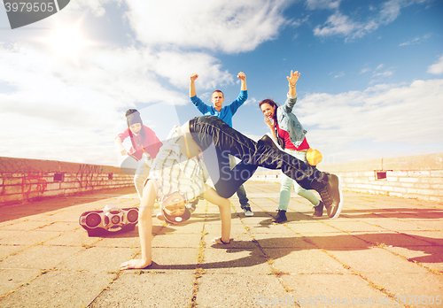 Image of group of teenagers dancing