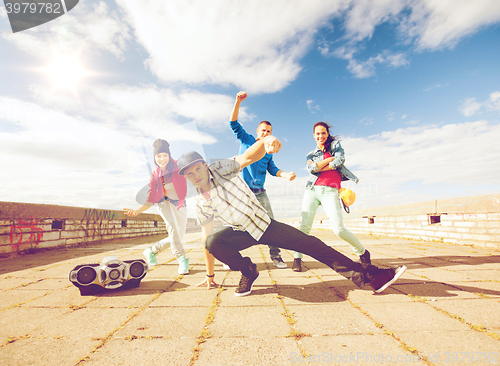 Image of group of teenagers dancing