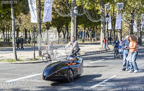 Image of Futuristic Velocar - Journee Sans Voiture, Paris 2015