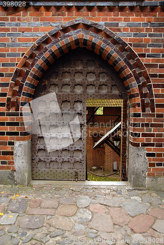 Image of entrance gate of the castle