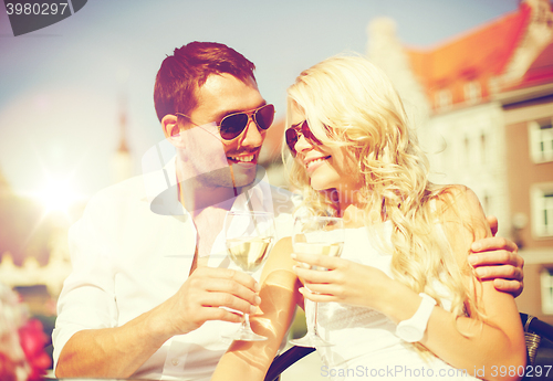 Image of couple drinking wine in cafe