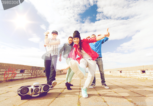 Image of group of teenagers dancing