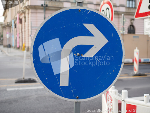 Image of Turn right sign