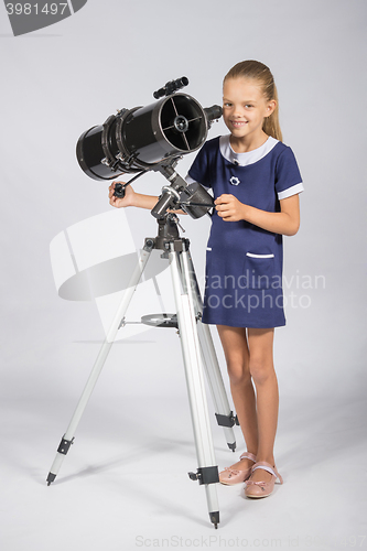 Image of The young astronomer sets up a telescope and looked into the frame