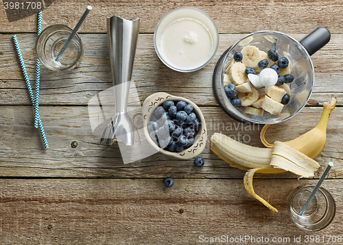 Image of ingredients for making smoothie