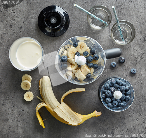 Image of ingredients for making smoothie