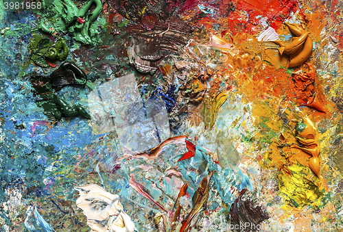 Image of artist\'s palette with oil paints