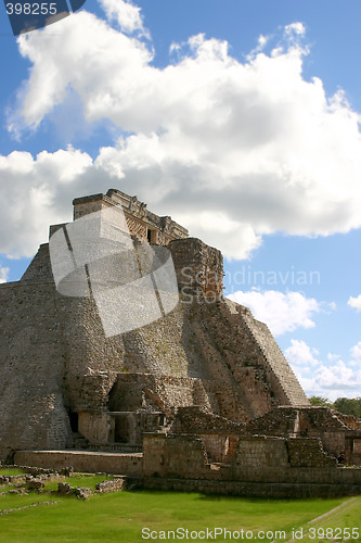 Image of Uxmal maya pyramid
