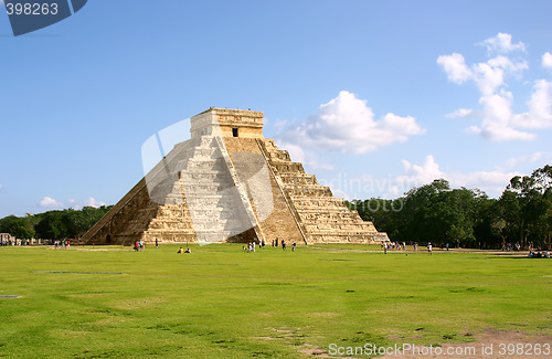 Image of Maya pyramid
