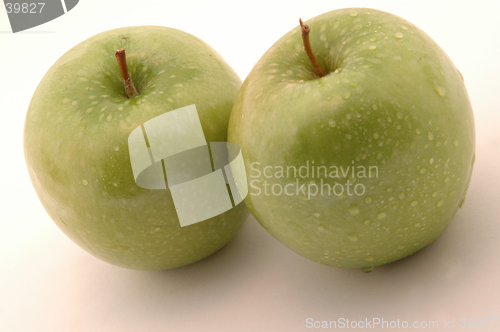 Image of granny smith twice horizontal