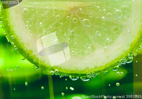 Image of lemon in sparcle water drops