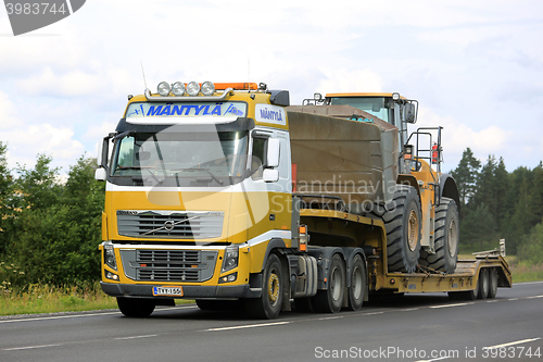 Image of Volvo FH16 Semi Hauls CAT Wheel Loader