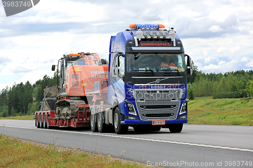 Image of Volvo FH16 Semi Hauls Hitachi Tracked Excavator 