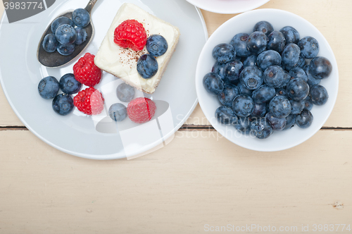 Image of fresh raspberry and blueberry cake