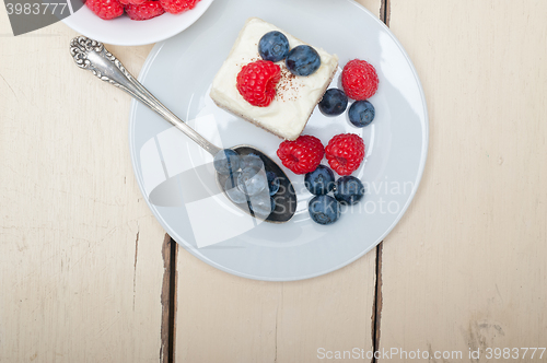 Image of fresh raspberry and blueberry cake