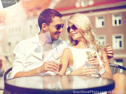 Image of couple drinking wine in cafe