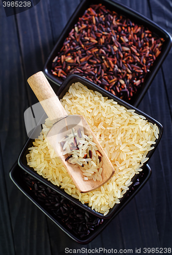 Image of raw rice in bowls