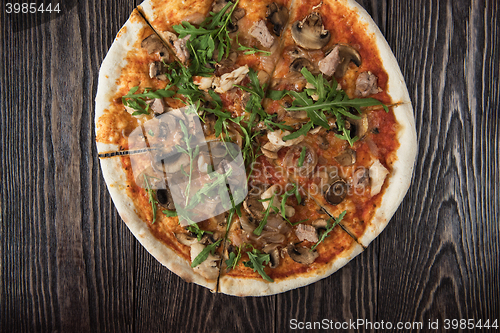 Image of Pizza with chicken and mushrooms