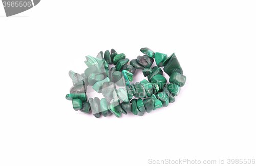 Image of Splintered malachite chain on white background