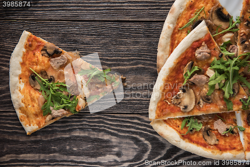 Image of Pizza with chicken and mushrooms