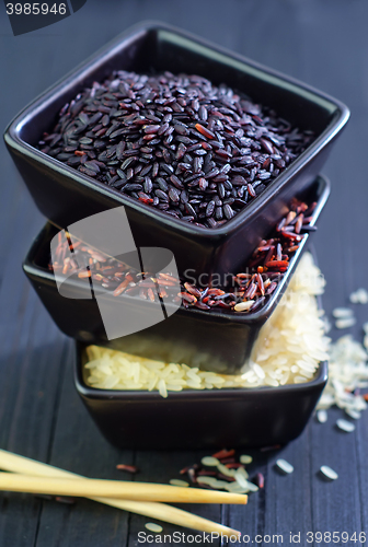 Image of raw rice in bowls