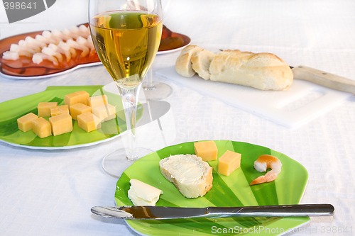 Image of Shrimp Plate with Sliced Bread and Cocktail Set