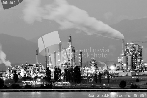 Image of American refinery