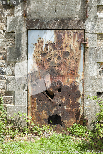 Image of rusty metallic door