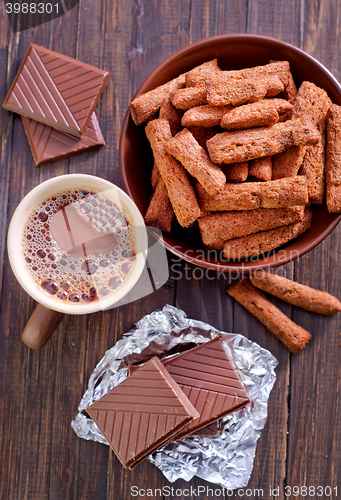 Image of cocoa drink and dry breakfast