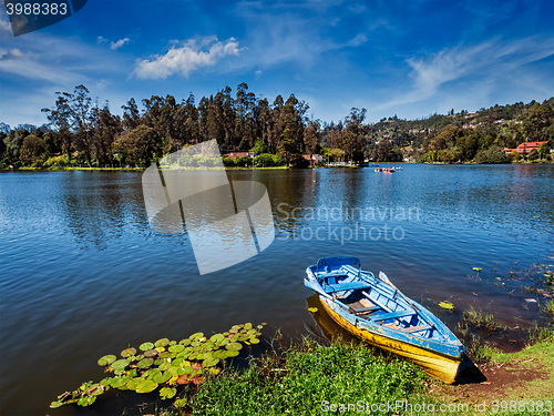 Image of Boat in lake