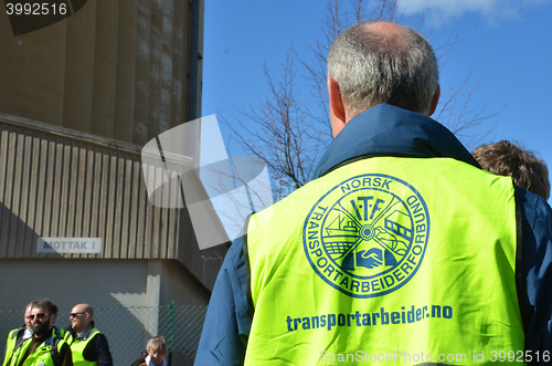 Image of Dockers rally in front of the Oslo port Authority