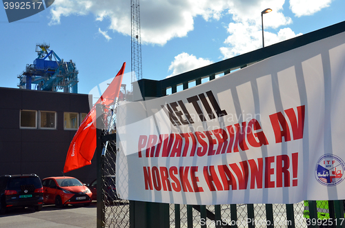 Image of Banner against privatization of Norwegian ports