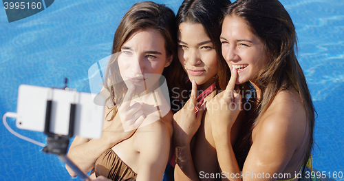 Image of Three pretty young women posing for a selfie