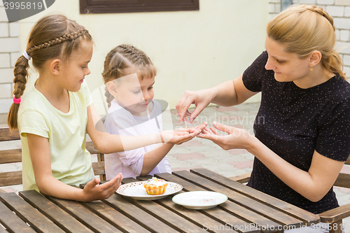 Image of Mother pours into the handle daughters confectionery Powder for cupcakes