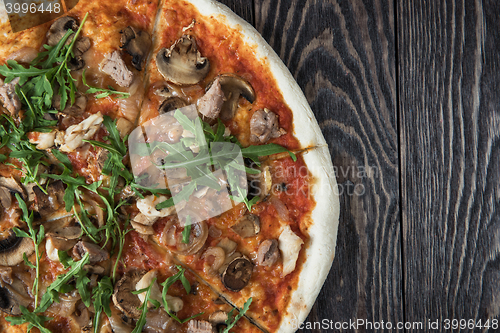 Image of Pizza with chicken and mushrooms