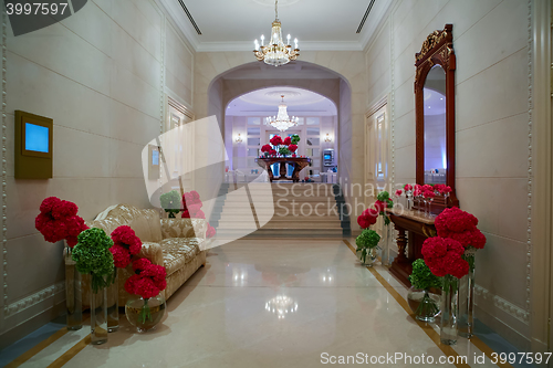 Image of Flower and candle decoration for a wedding