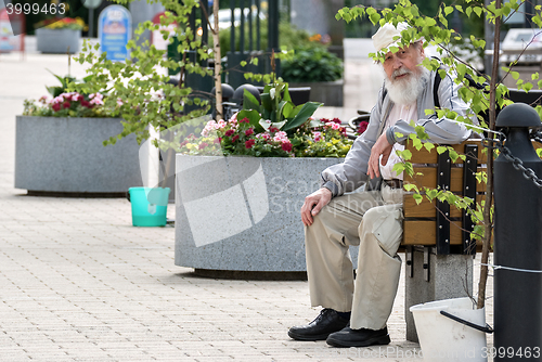 Image of Grandpa on the bench.