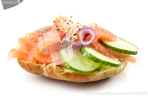 Image of bread with smoked salmon and cucumber
