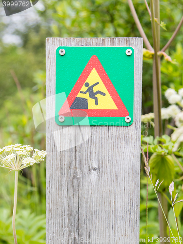 Image of Green square sign - Warning for risk of falling