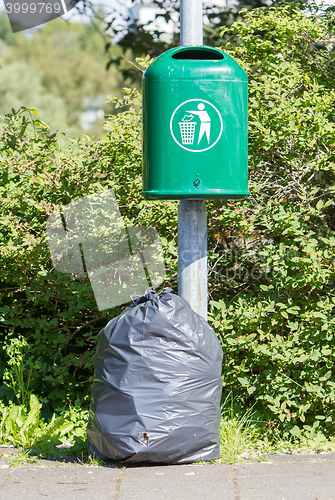 Image of Metal rubbish bin