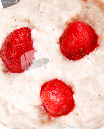 Image of Fresh strawberries in porridge