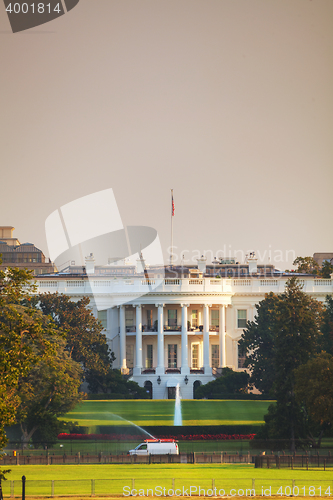 Image of The White House building in Washington, DC