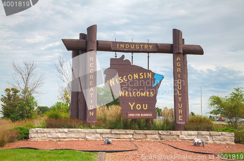 Image of Wisconsin welcomes you sign