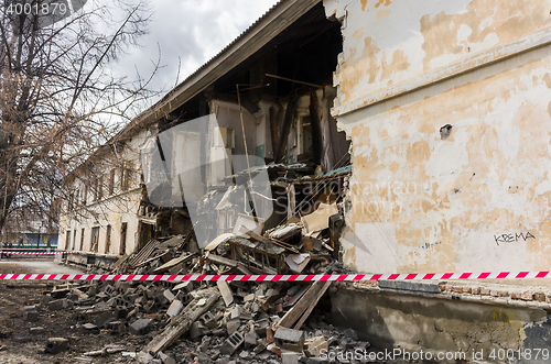 Image of Destroyed building and pile of debris