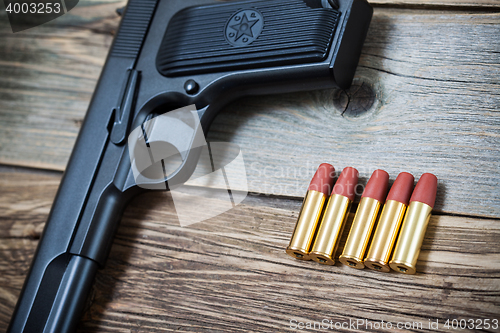 Image of cartridges near the old gun