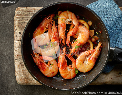 Image of fried prawns on cooking pan
