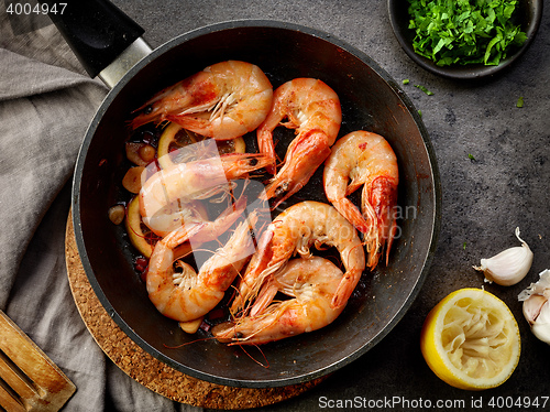 Image of fried prawns on cooking pan