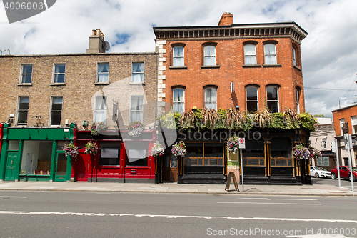 Image of building with bar or pub on street of Dublin city