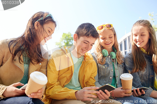 Image of teenage friends with smartphone and coffee cups